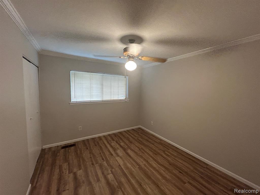 595 E FOX HILLS Drive, Bloomfield Hills, MI 48304 — Photo 14