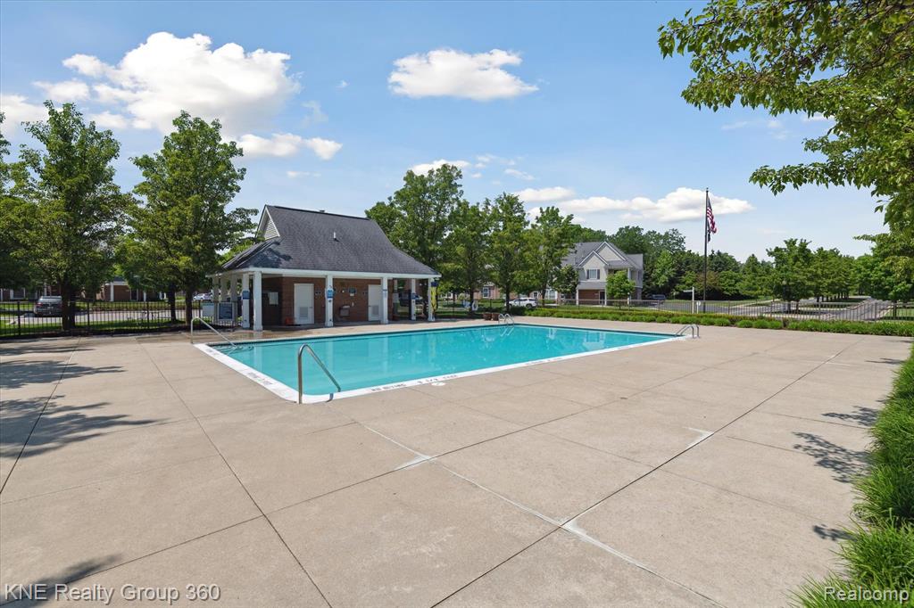 1056 SHIAWASSEE Circle, Howell, MI 48843 — Photo 12
