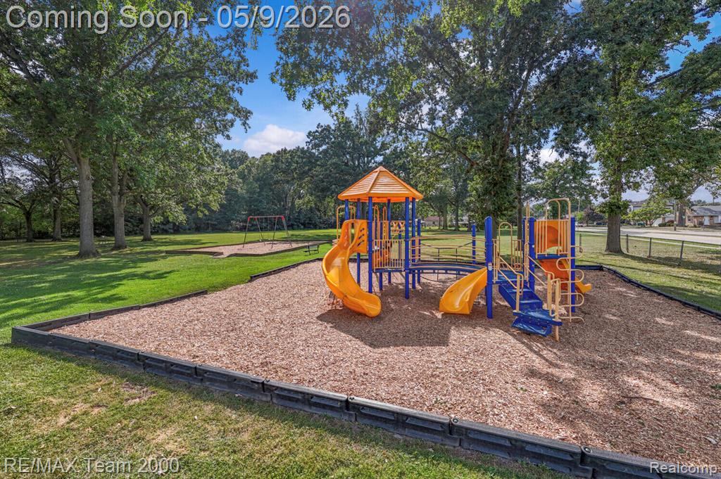 6557 Huntleigh Street, Garden City, MI — Photo 42