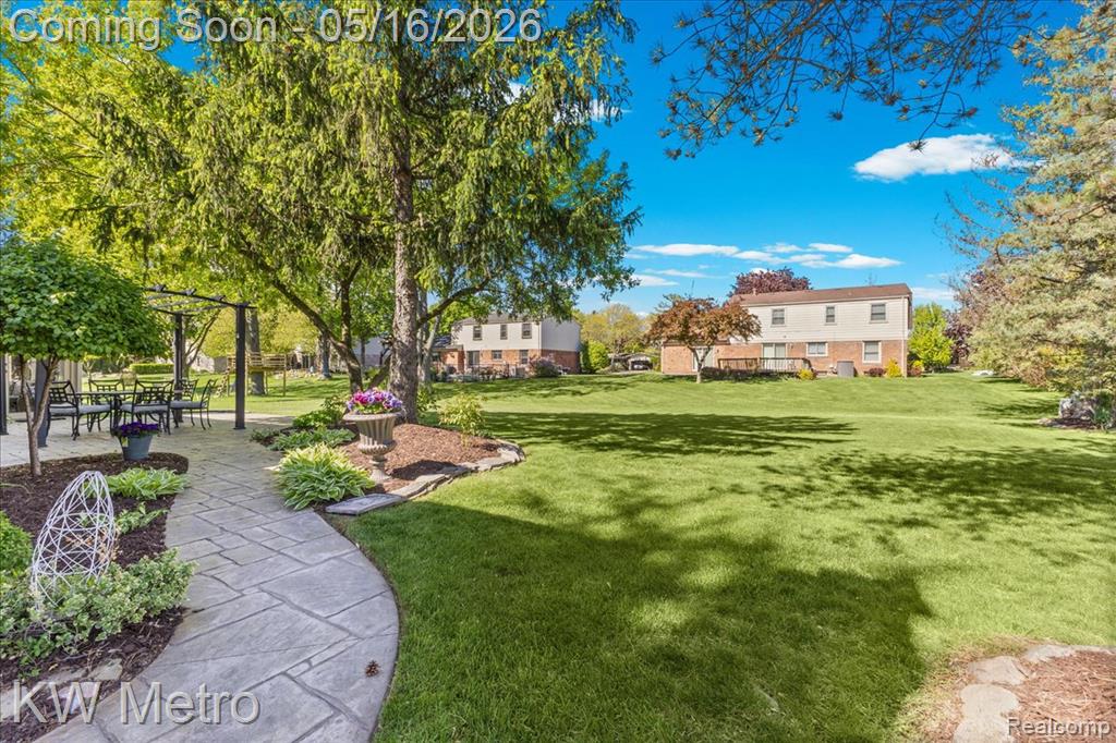 5757 Folkstone Drive, Troy, MI 48085 — Photo 48