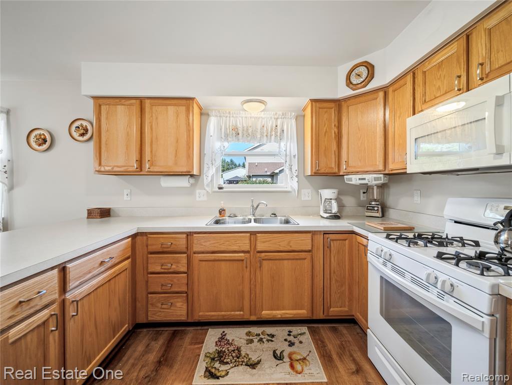636 Vincent Street, Pinckney, MI 48169 — Photo 10