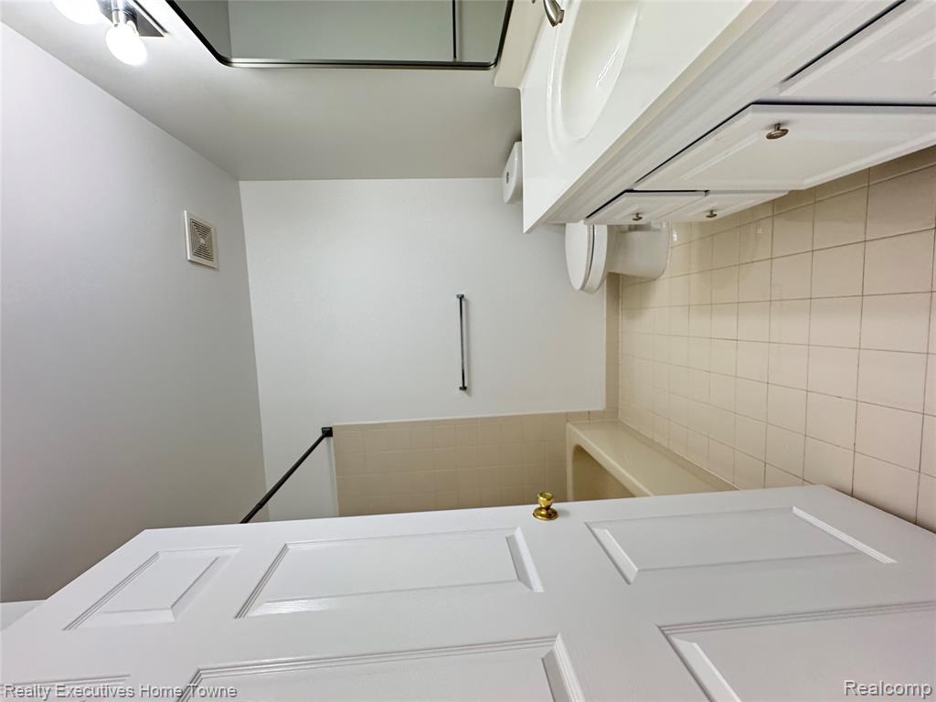 43940 Elm Drive, Sterling Heights, MI 48313 — Photo 15