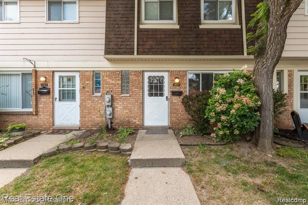 1407 LAUREL VALLEY Drive, Waterford, MI 48327