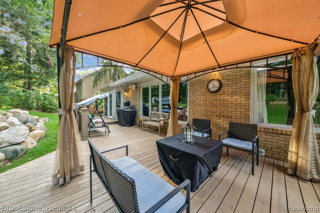 576 BLOOMER RIDGE Drive, Rochester, MI 48307 — Photo 42