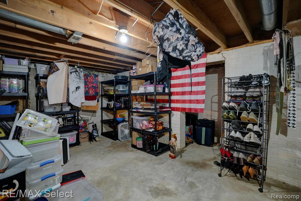 5176 BIRCHCREST Drive, Swartz Creek, MI 48473 — Photo 16