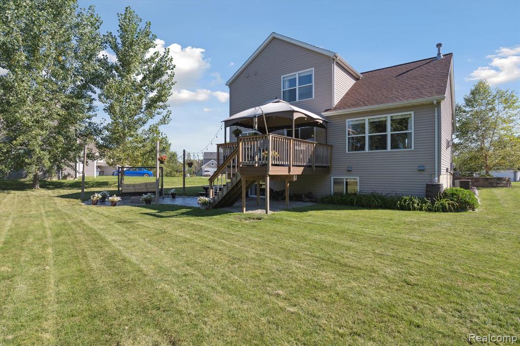 7056 Glenmeadow Court, Grand Blanc, MI 48439 — Photo 47
