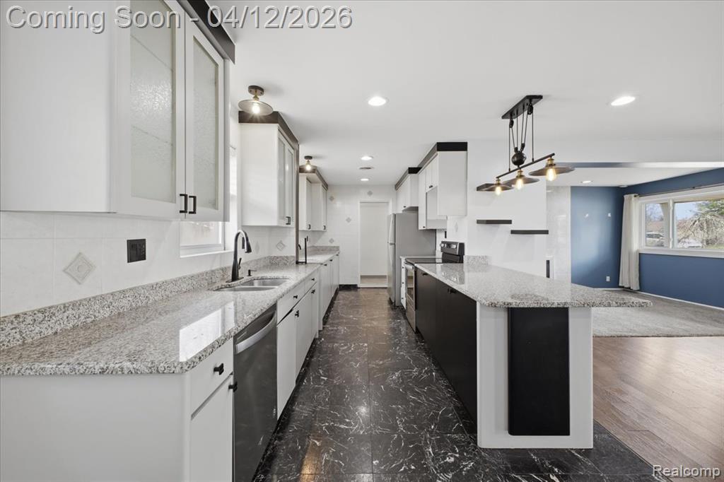 2455 Ivanhoe Drive, West Bloomfield, MI 48324 — Photo 14