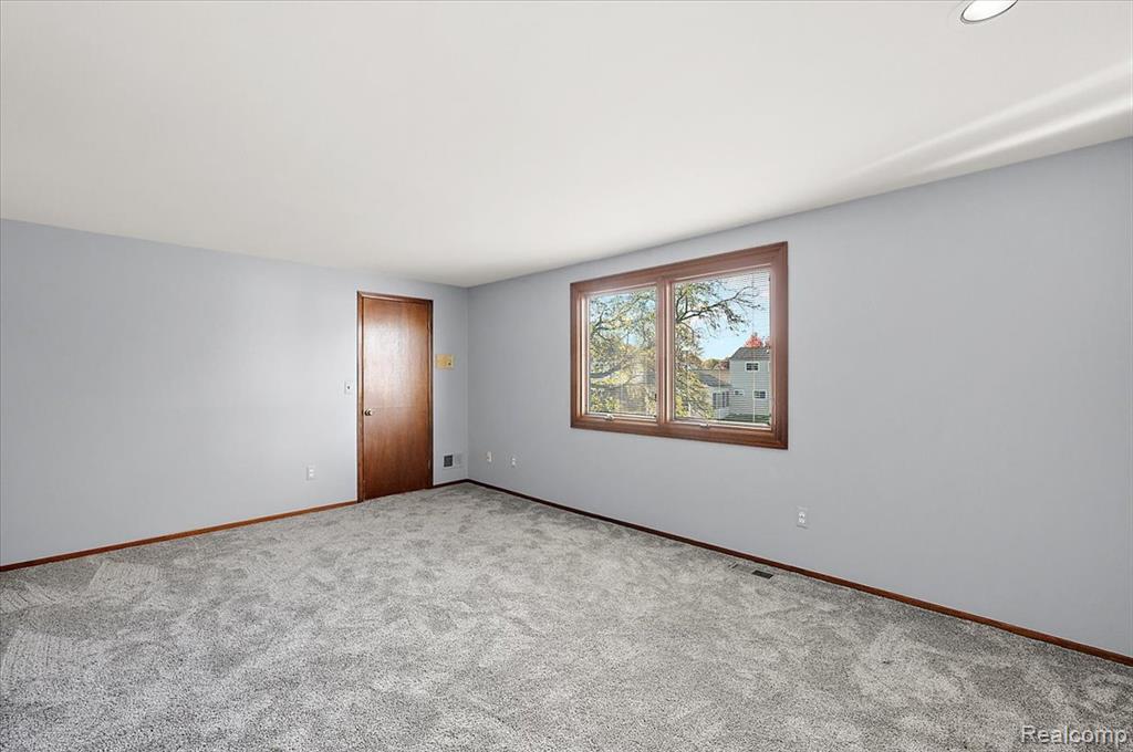 40649 Rinaldi Drive, Sterling Heights, MI 48313 — Photo 31