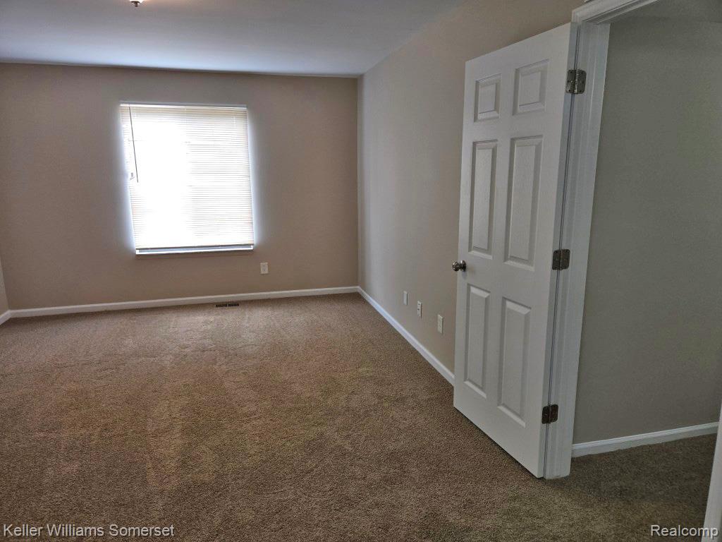 71 Meadow Wood Drive, Rochester Hills, MI 48307 — Photo 32