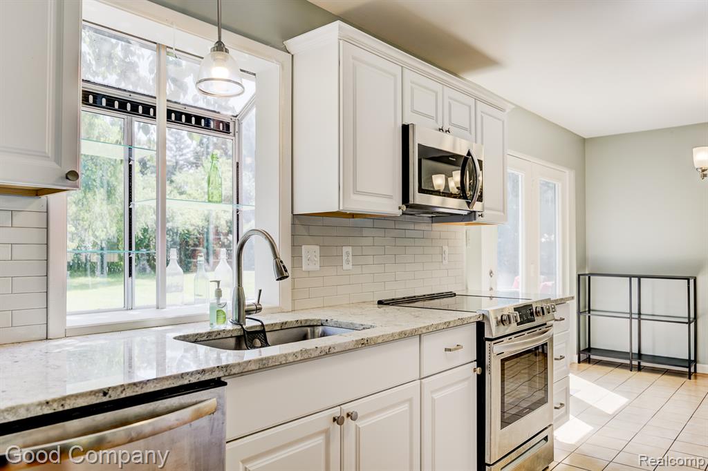 6327 Snow Apple Drive, Clarkston, MI — Photo 14
