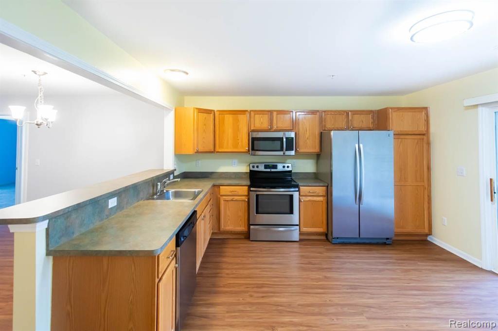28460 CARLTON WAY Drive, Novi, MI 48377 — Photo 16