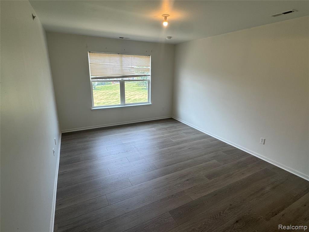 9563 LAKESIDE Drive, Ypsilanti, MI 48197 — Photo 9