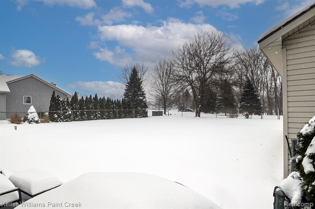 635 JOSLYN Road, Lake Orion, MI 48362 — Photo 31