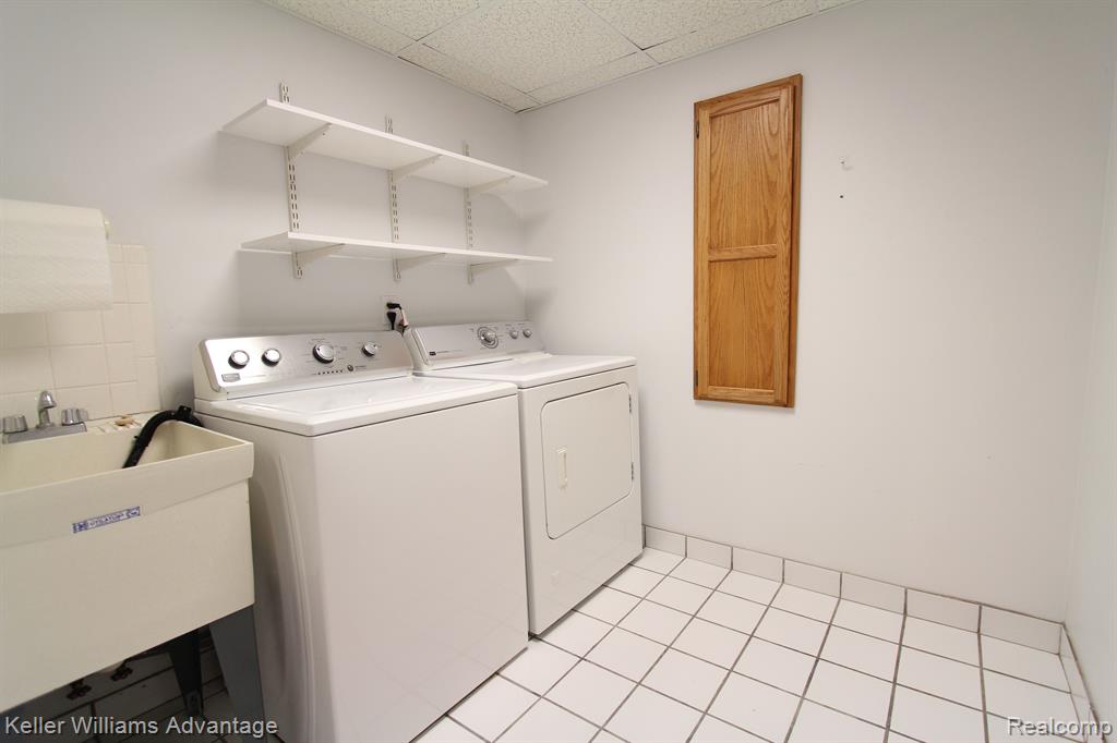 22266 Pondview, Novi, MI — Photo 19