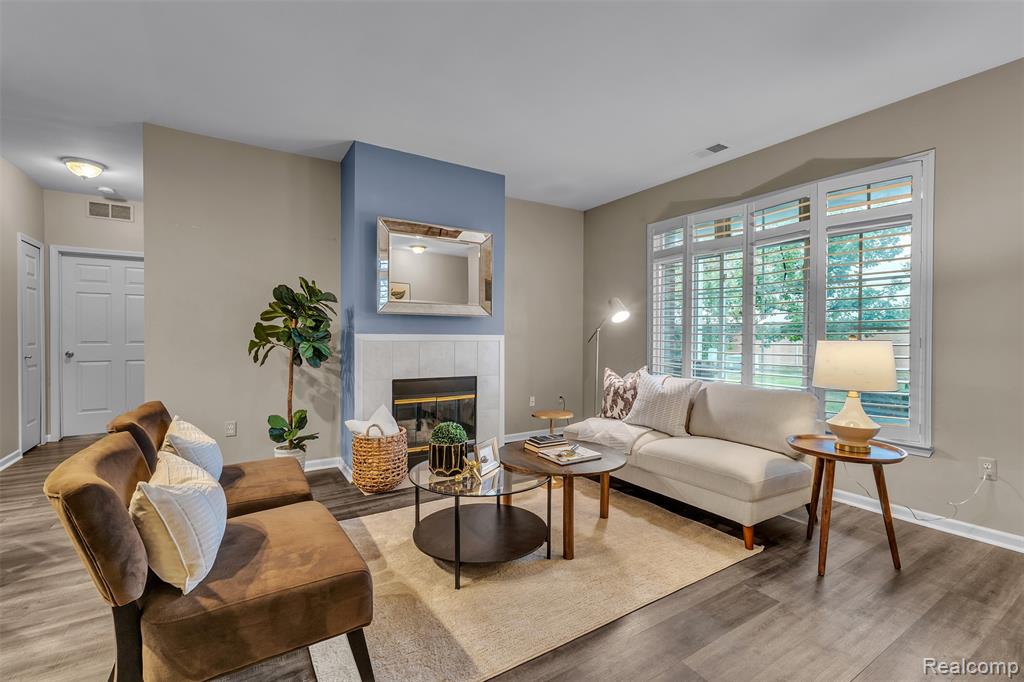 5589 TWIN OAKS Drive, Sterling Heights, MI 48314 — Photo 9