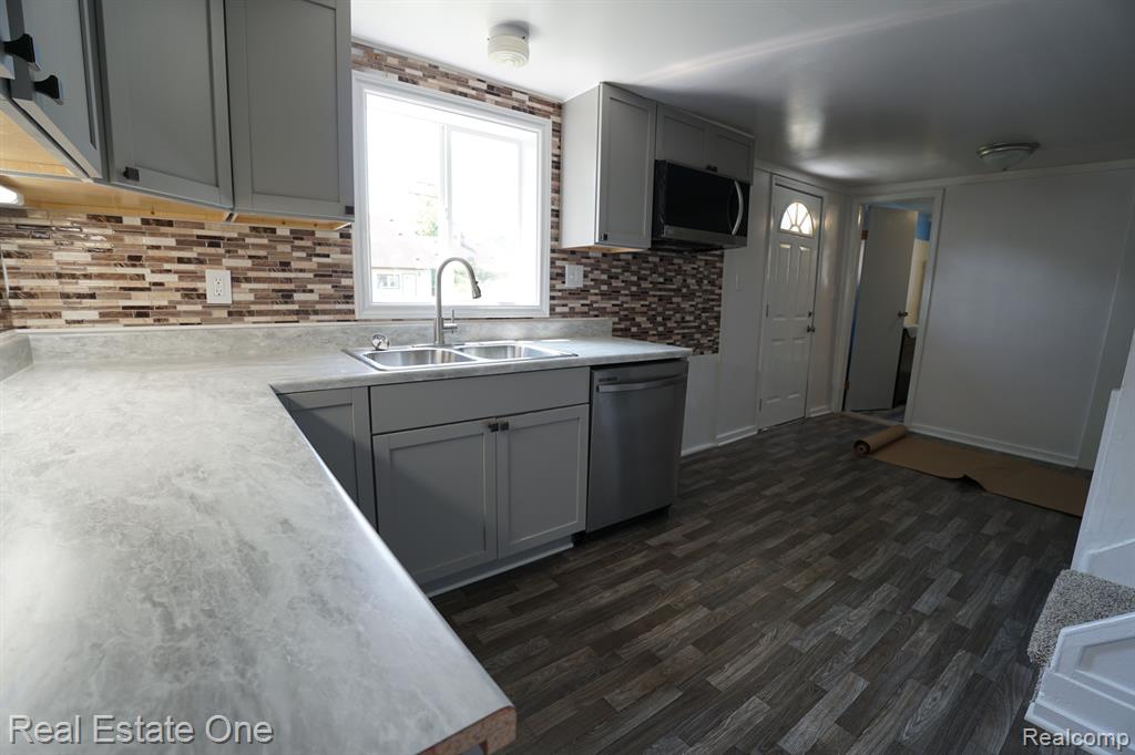 66 STONER Street, River Rouge, MI 48218 — Photo 9