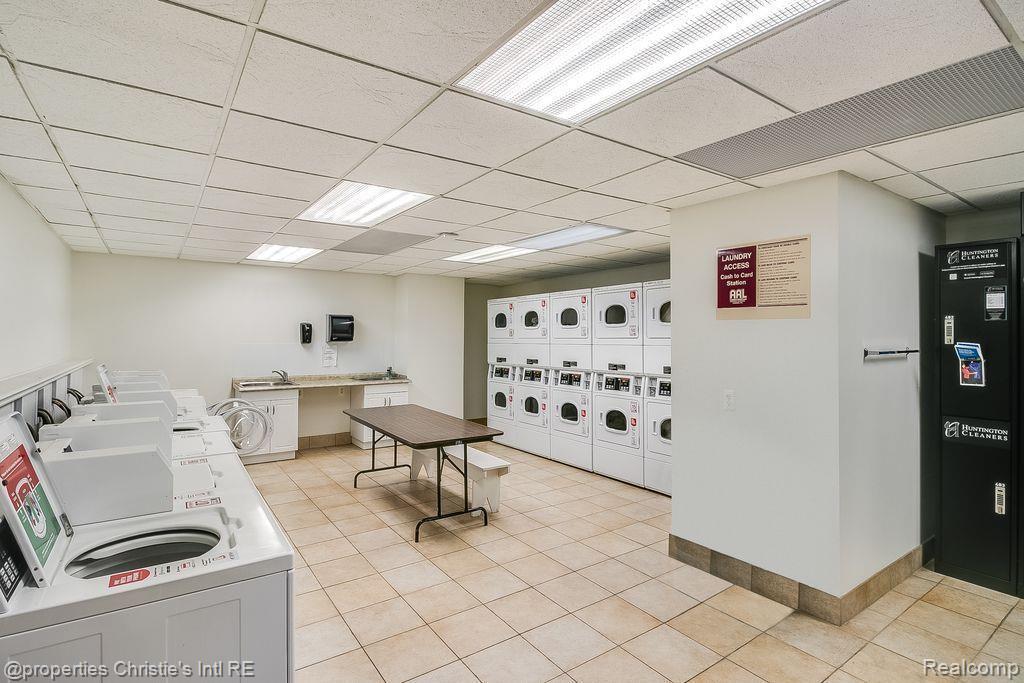 15 E KIRBY Street, 404, Detroit, MI 48202 — Photo 46
