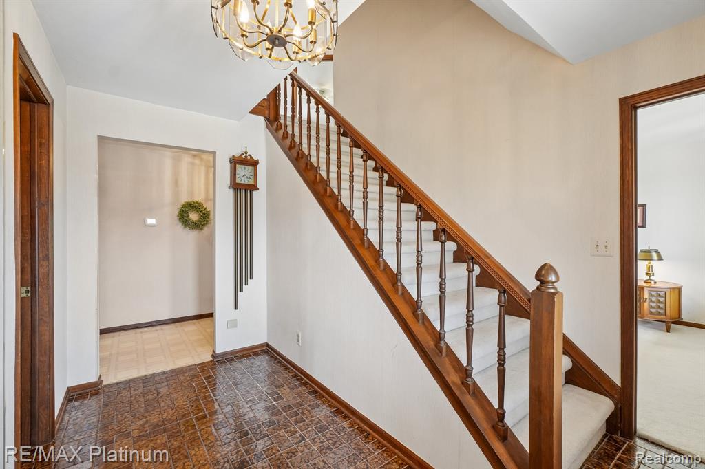 555 Crawford Farm Lane, Milford, MI 48380 — Photo 5