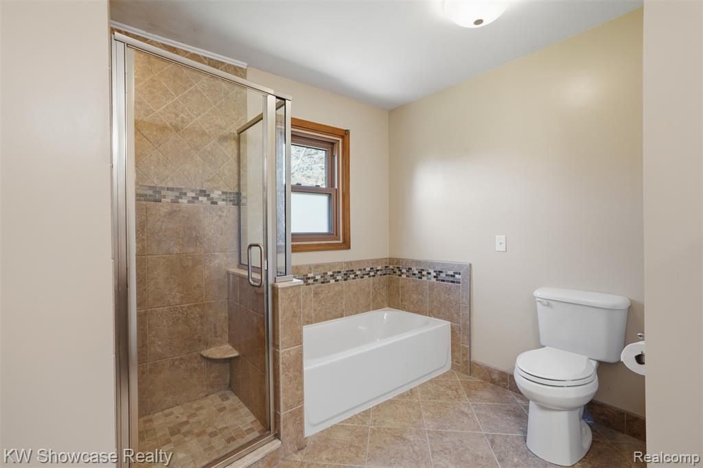 2015 Huntingdon Drive, Wixom, MI 48393 — Photo 21