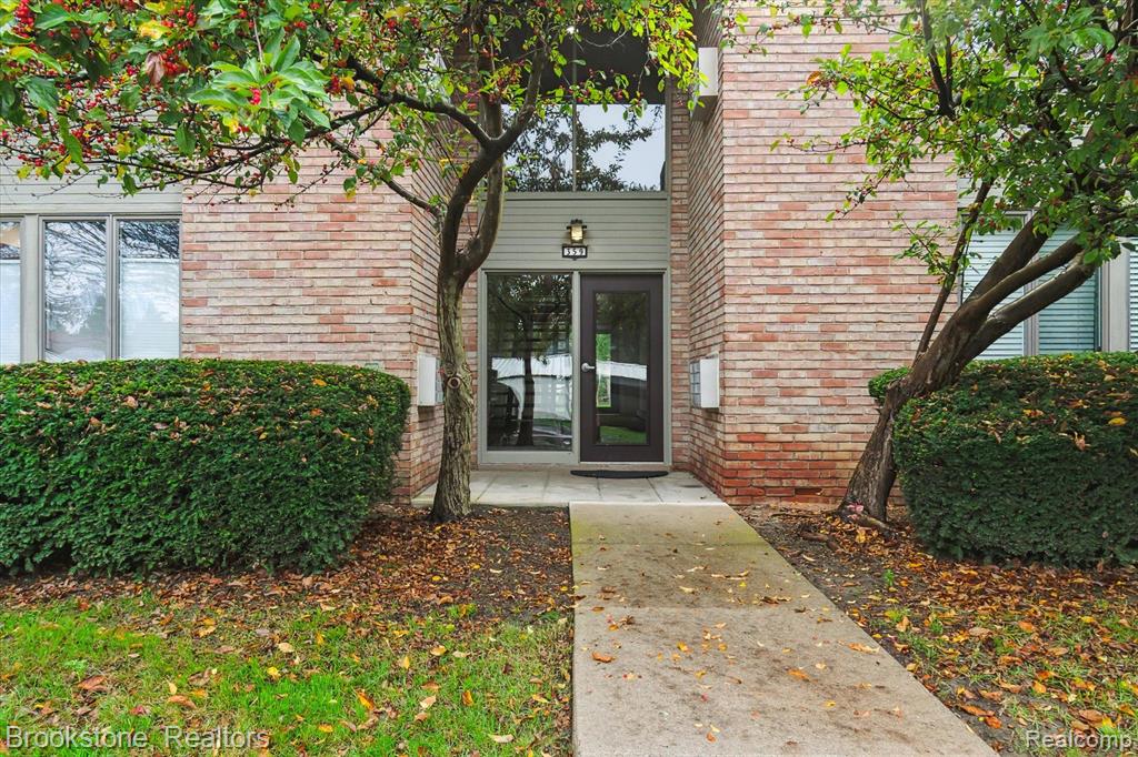 359 CONCORD PL, Unit 3, Bloomfield Hills, MI 48304 — Photo 23
