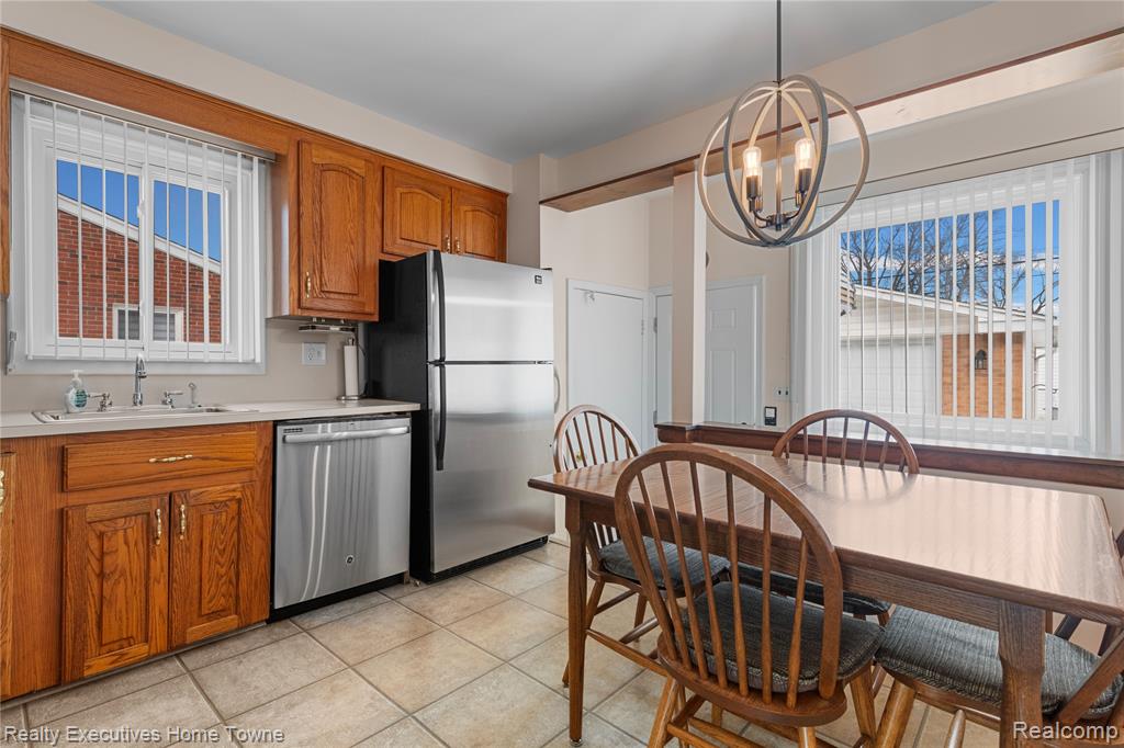 4611 E 13 Mile Road, Warren, MI 48092 — Photo 7