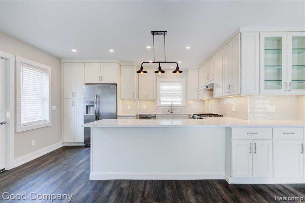 530 W HAZELHURST Street, Ferndale, MI 48220 — Photo 8