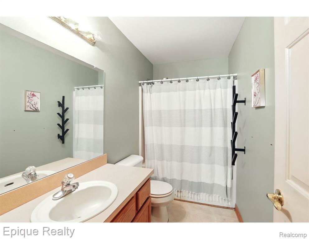 418 Converse Court, Lake Orion, MI 48362 — Photo 21