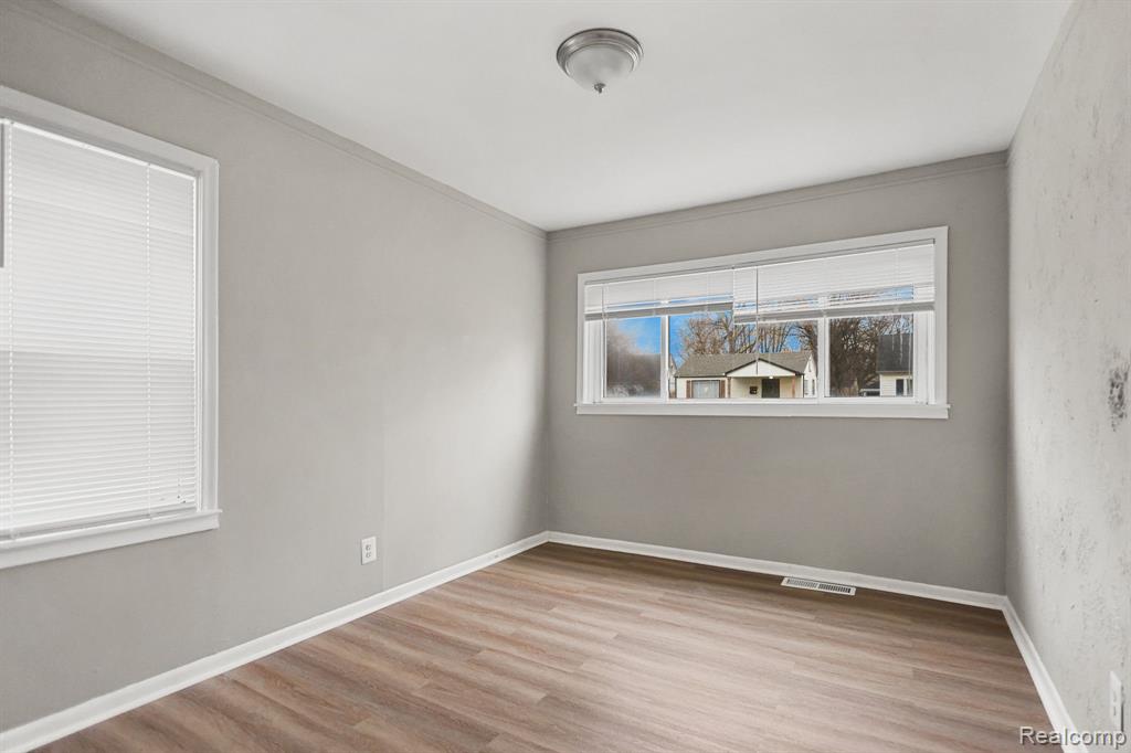 8499 MEADOW Avenue, Warren, MI 48089 — Photo 12