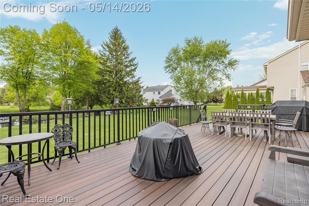 865 Drakeshire Drive, Commerce Twp, MI 48390 — Photo 8