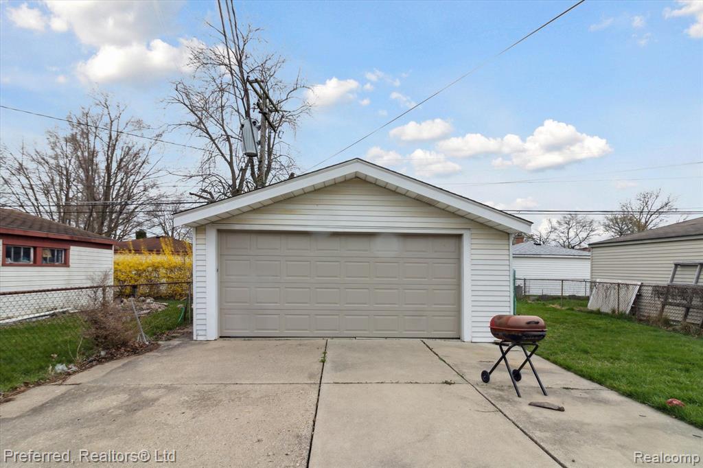 4154 CAMPBELL Street, Dearborn Heights, MI 48125 — Photo 28