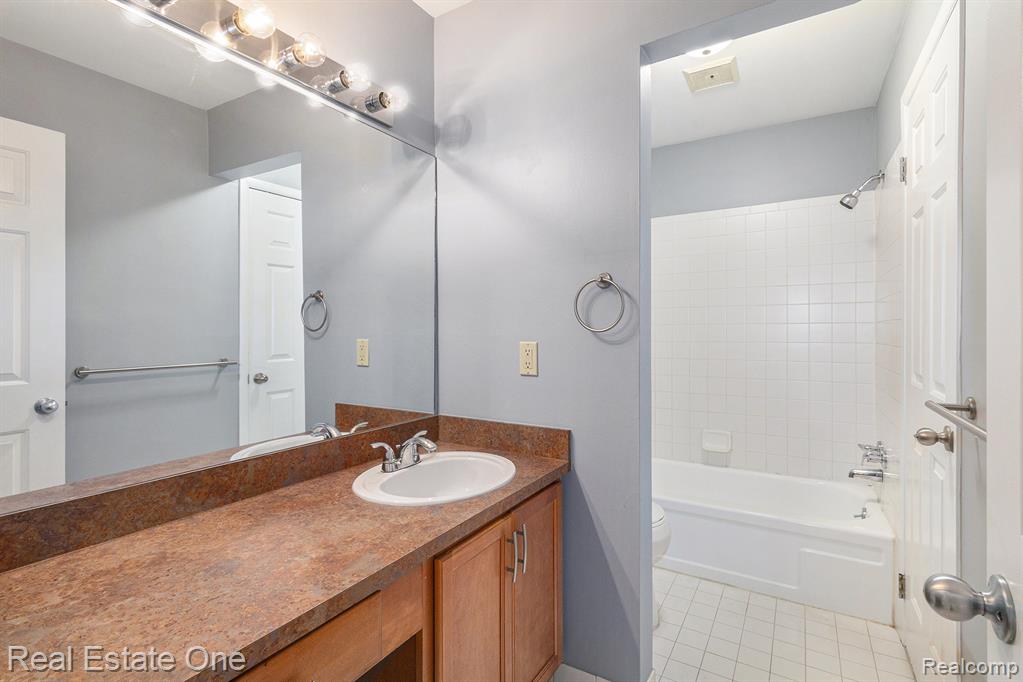 2420 Parmenter Boulevard, Royal Oak, MI, 48073