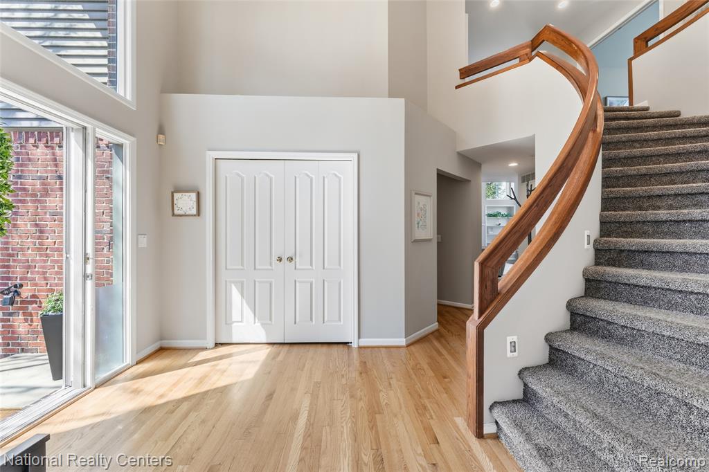 6276 N Shore Drive, West Bloomfield, MI 48324 — Photo 6
