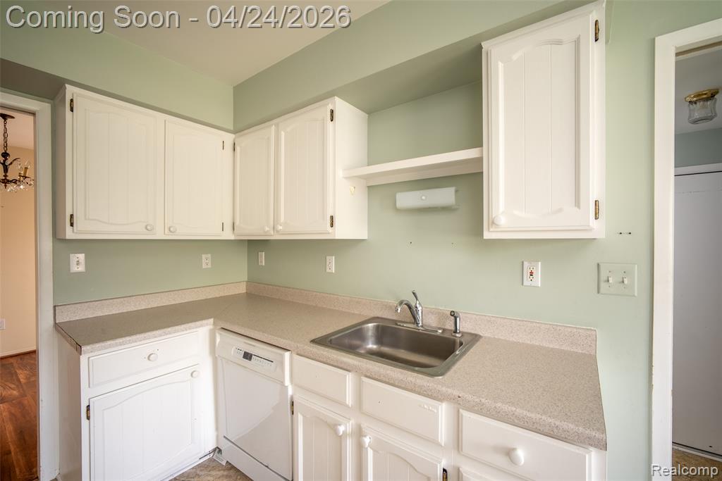 44829 Erin Drive, Plymouth, MI 48170 — Photo 9