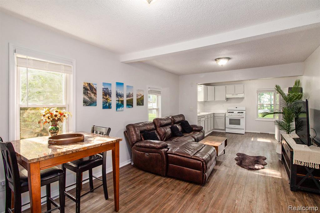 770 Brushwood Drive, Wolverine Lake, MI 48390 — Photo 4