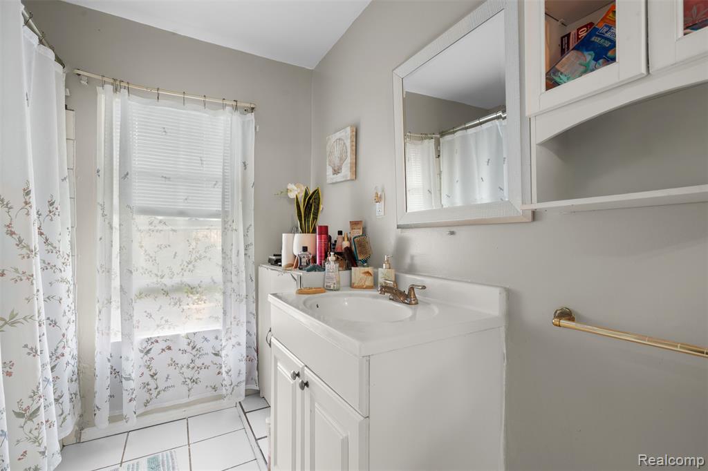 1325 E Lake Drive, Novi, MI 48377 — Photo 16