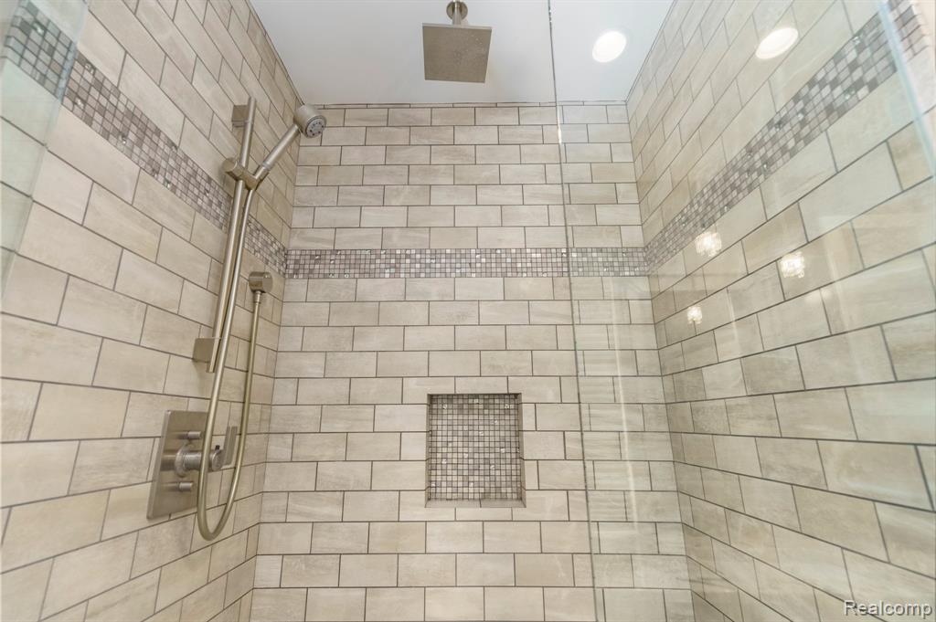 5156 Chestershire Court, West Bloomfield, MI — Photo 27