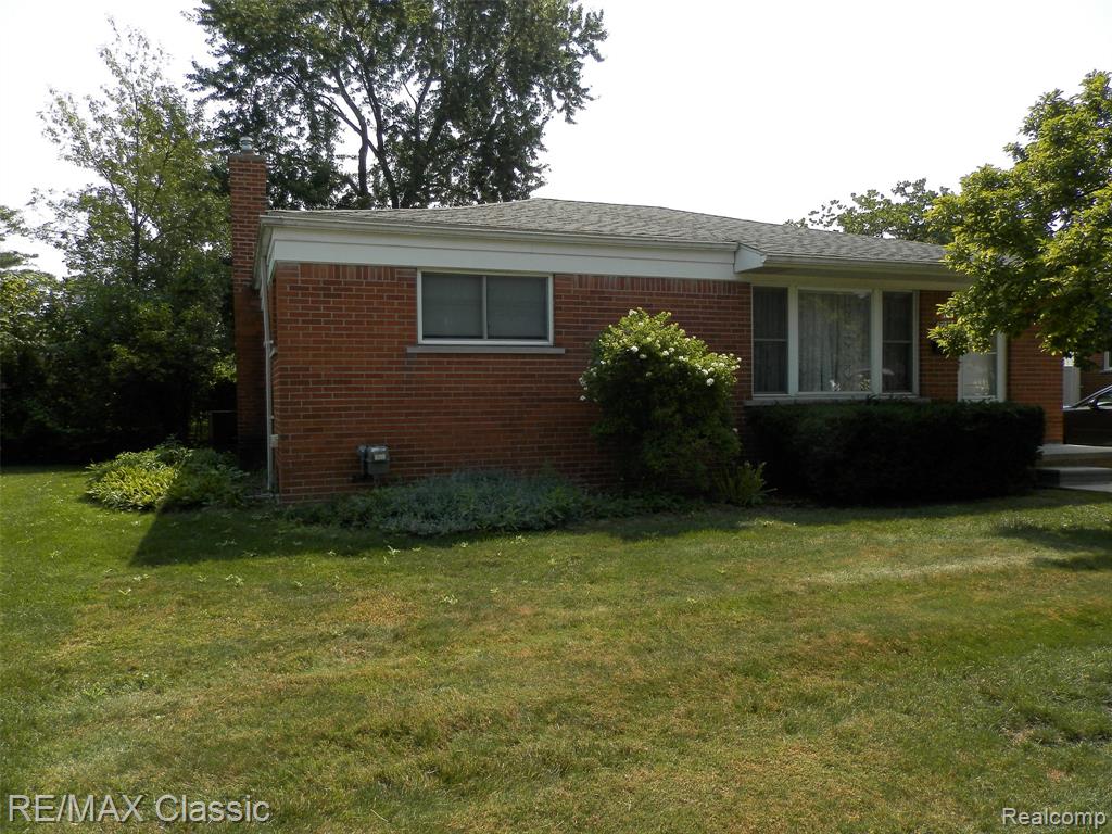 7736 Berwick Drive, Westland, MI — Photo 2