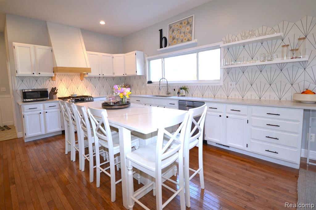 4072 W MAPLE Road, Wixom, MI — Photo 13