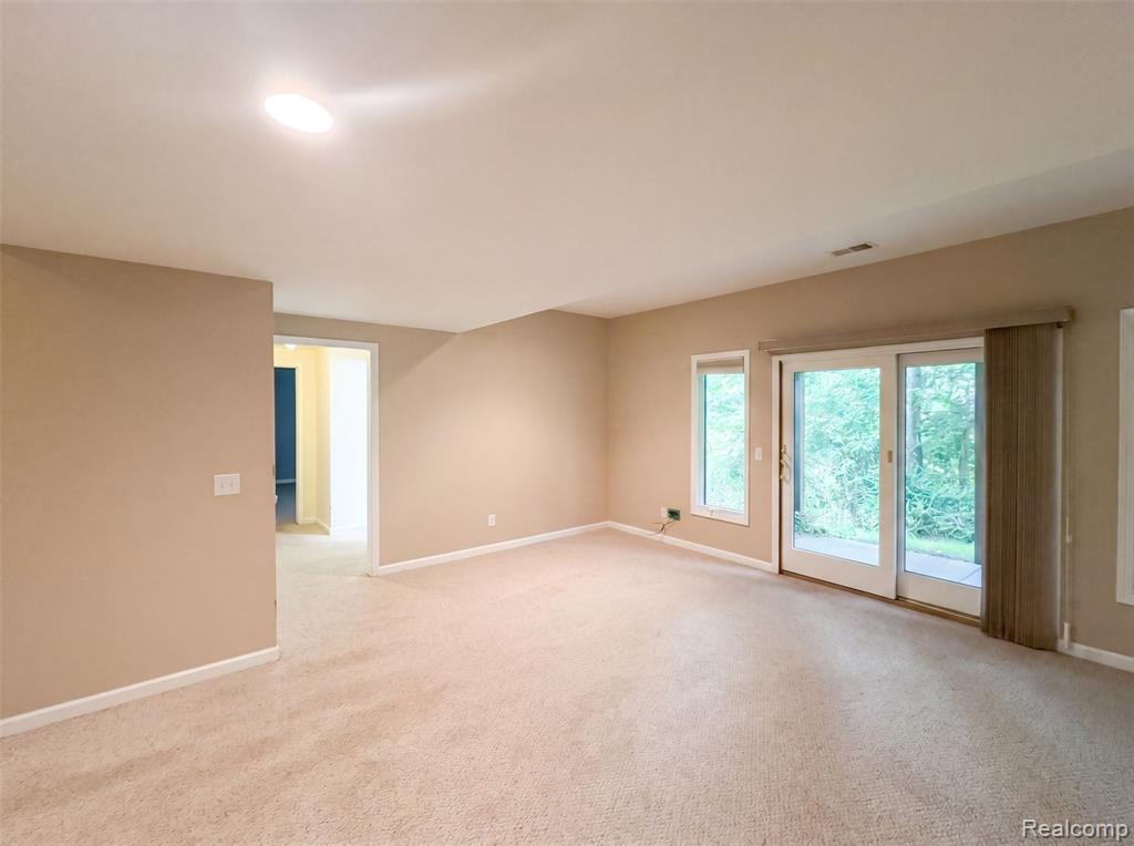 1102 Hawthorne, Greenville, MI 48838 — Photo 9