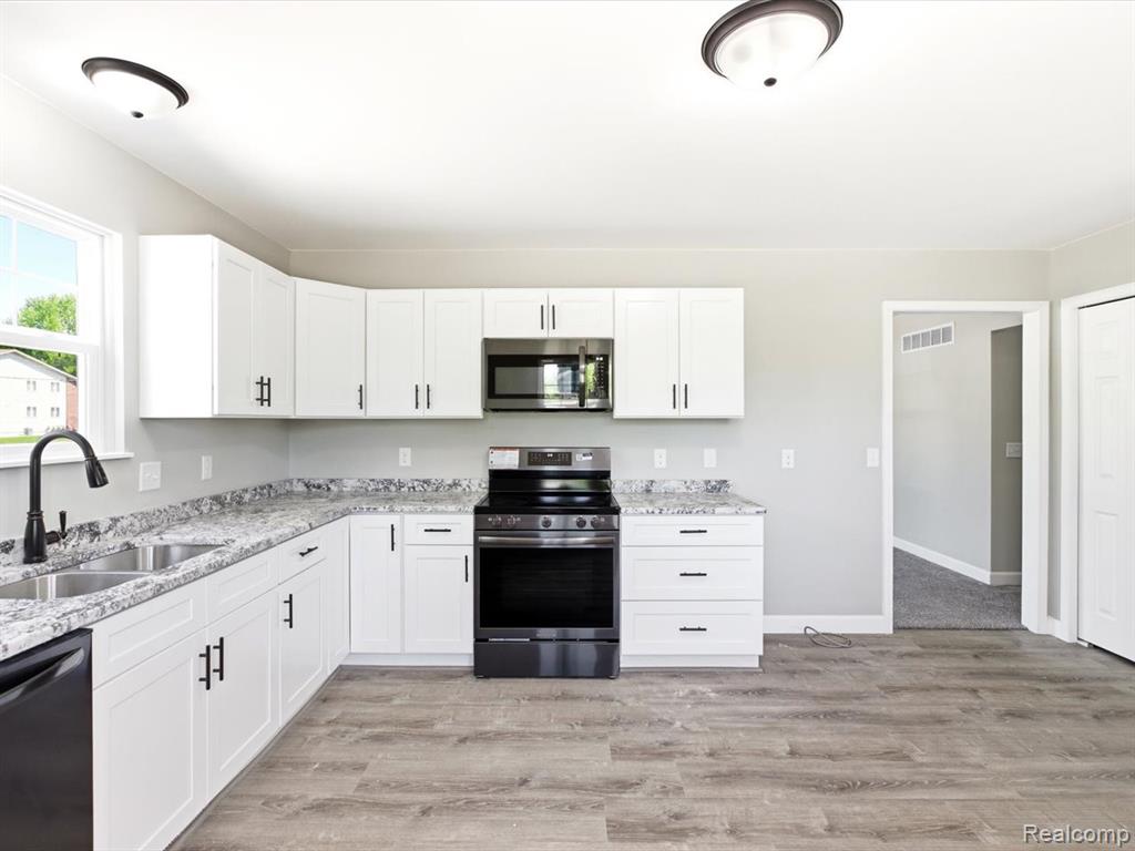2971 Beach Road, Port Huron, MI 48060 — Photo 11