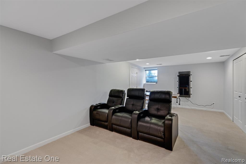 1045 Clara Street, Commerce Twp, MI 48390 — Photo 25