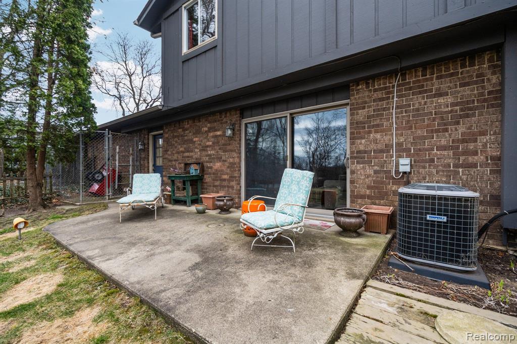 6165 VENICE Drive, Commerce Twp, MI 48382 — Photo 30