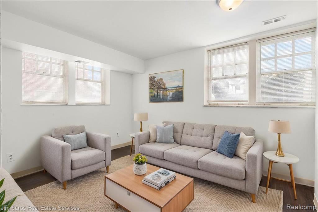 590 Parkview #001 Drive, Detroit, MI 48214 — Photo 9
