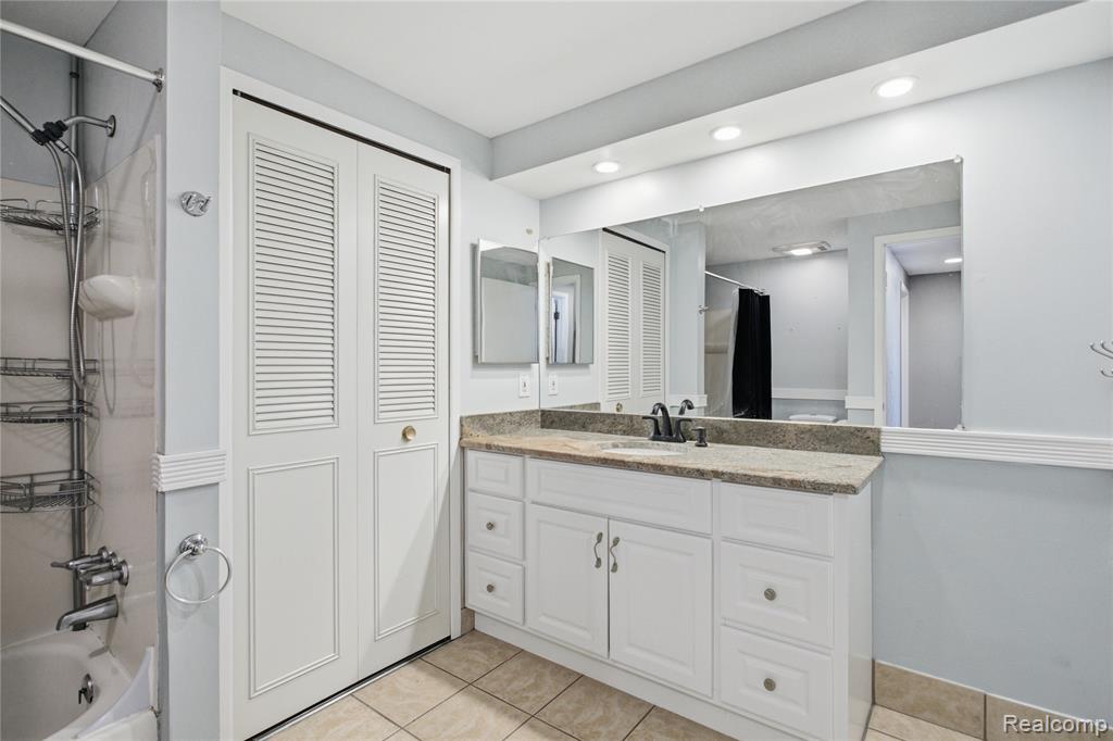 8685 Kennedy Circle, Warren, MI 48093 — Photo 14
