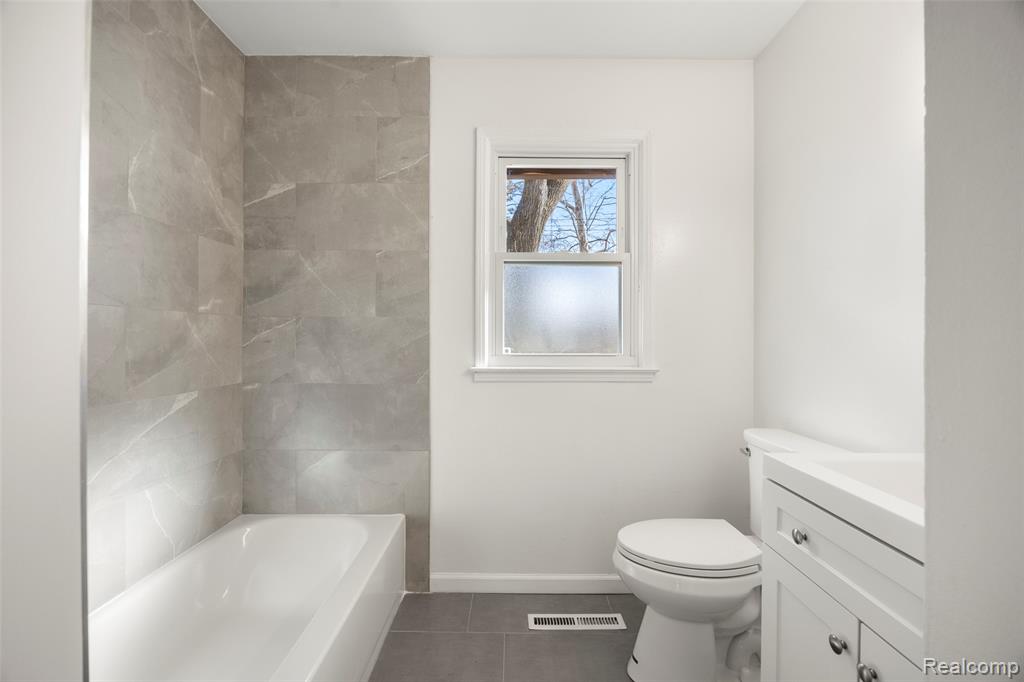 10101 Albany Street, Oak Park, MI 48237 — Photo 15