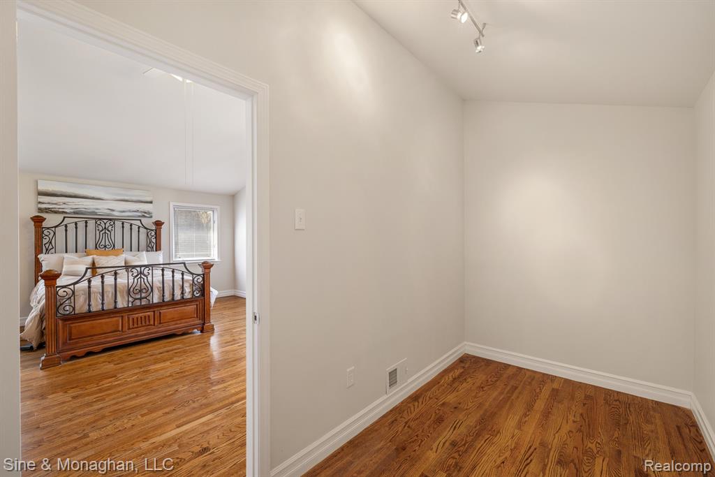 797 WASHINGTON Road, Grosse Pointe, MI 48230 — Photo 35
