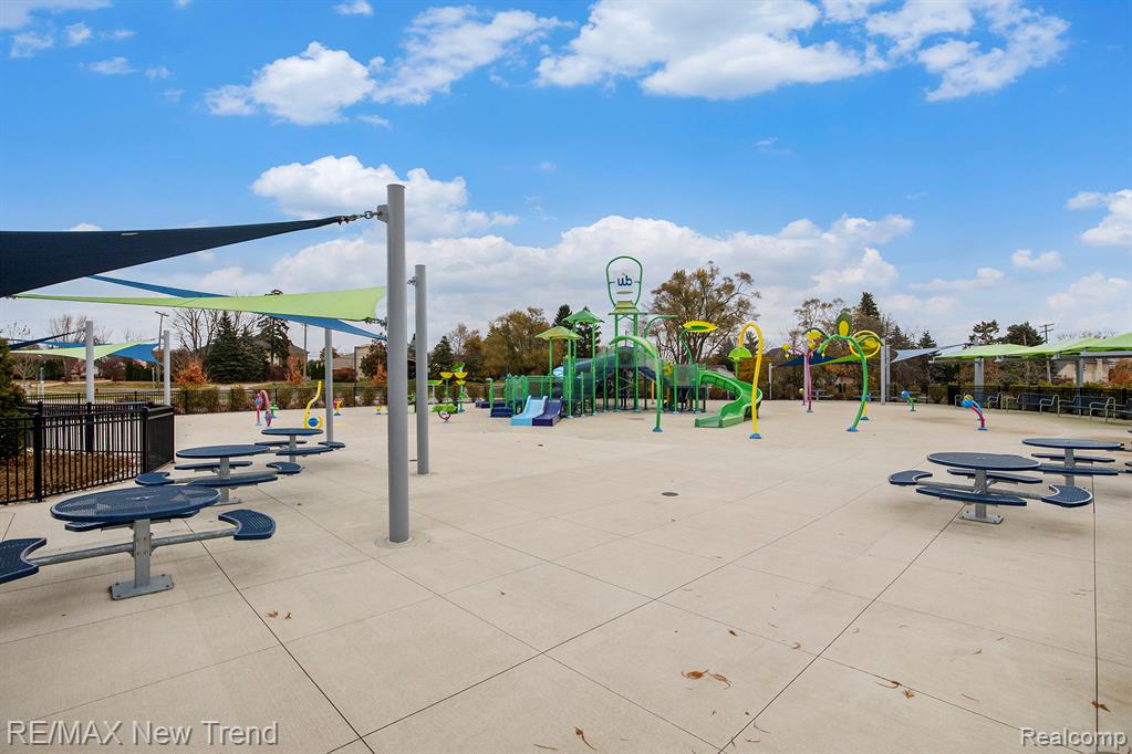 5748 Kingsfield Drive, West Bloomfield, MI — Photo 48