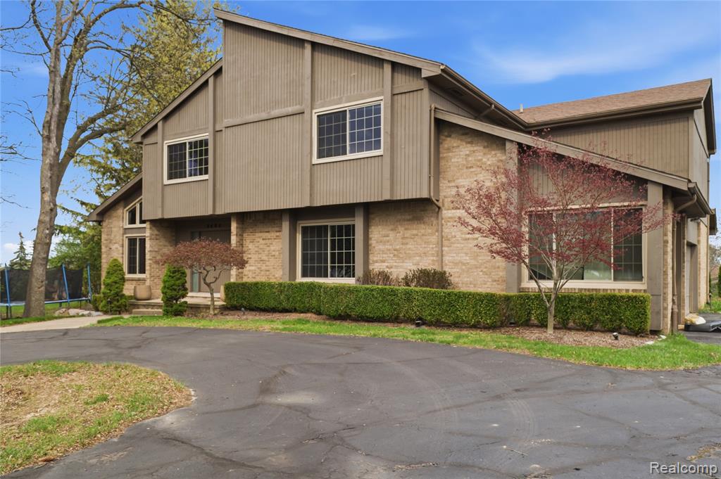 2084 Wabeek Hill Court, Bloomfield Hills, MI 48302 — Photo 57