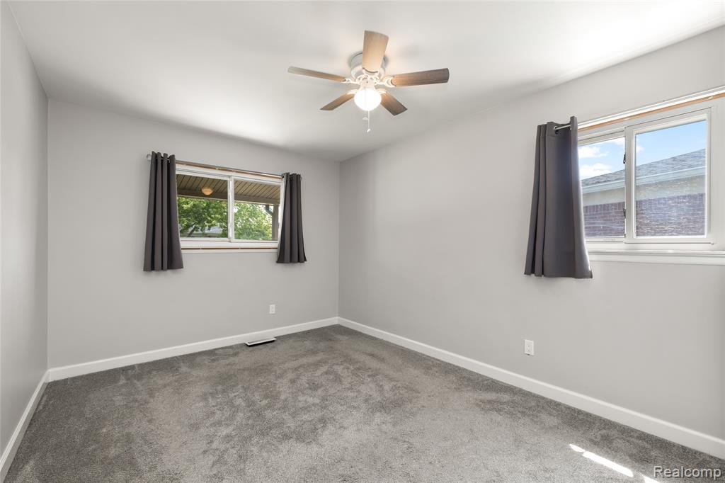 6695 Chirrewa Street, Westland, MI — Photo 12