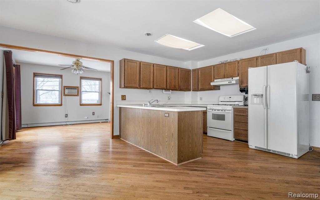 653 CENTRAL Drive, Lake Orion, MI 48362 — Photo 19